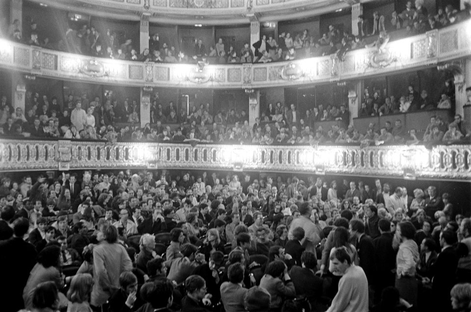 Frankrijk. Theater Odeon bezet door studenten, Bestanddeelnr 921-3964