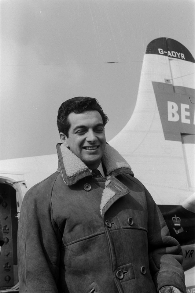 Frankie Vaughan op Schiphol, Bestanddeelnr 913-6114
