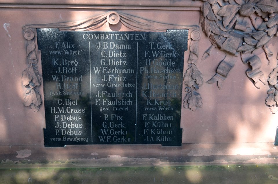 Frankfurt-Fechenheim, Starkenburger Straße 1, Ehrenmal, Tafel 1
