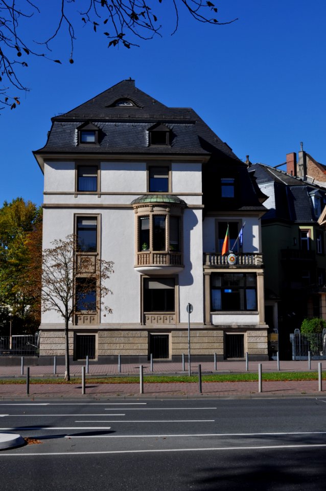 Frankfurt, Zeppelinallee 15 (2)
