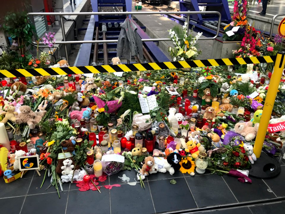 Frankfurt am Main, Hauptbahnhof, Gedenken an den am 29. Juli 2019 umgebrachten Jungen (2)