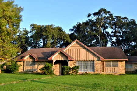 Real-estate house lawn photo