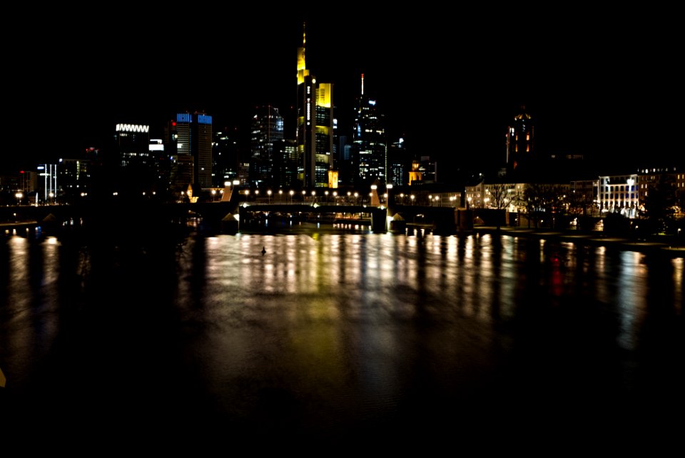 Frankfurt am Main city center from Ignatz-Bubis-Brücke at night 2020-03-22 pixel shift 01