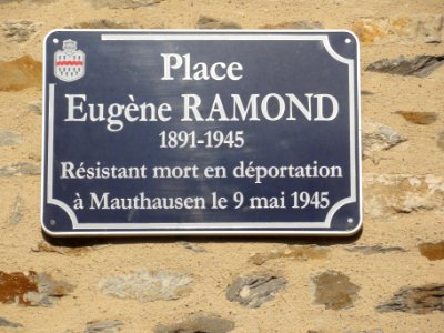 Gesnes-le-Gandelin (Sarthe) église (01) plaque Place Éugène Ramond, résistant