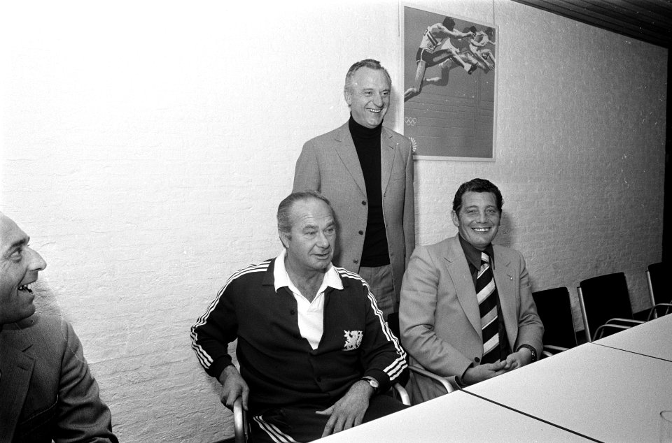 Gesprek over begeleiding Nederlands elftal, navergadering Fadrhonc, Van Zanten e, Bestanddeelnr 926-3928
