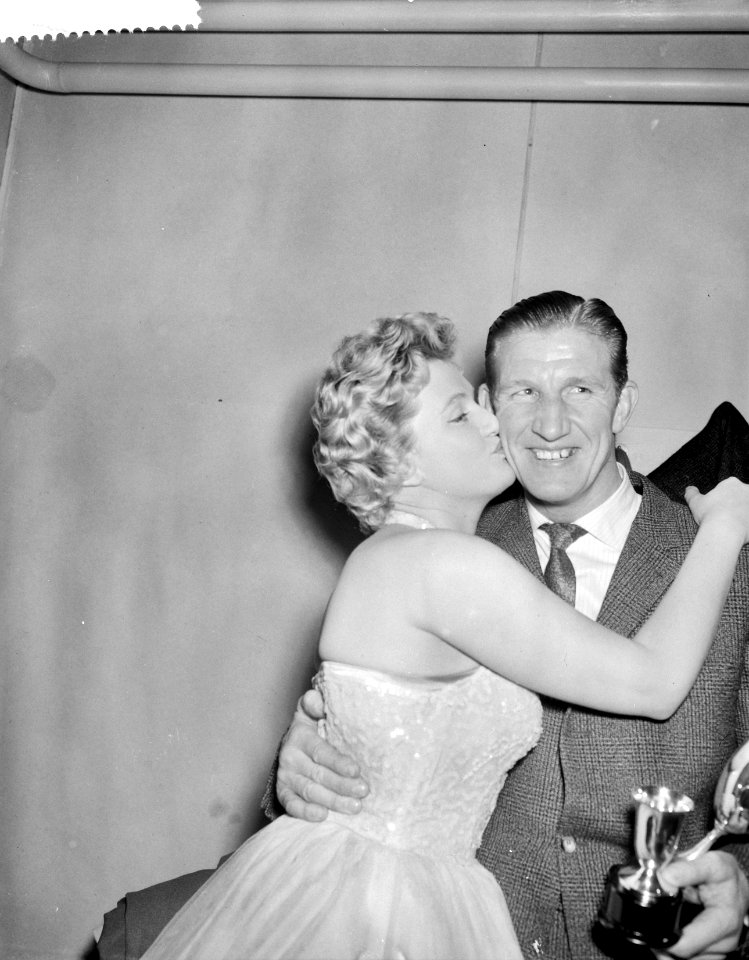 Gerrit Schulte sportman van het jaar Schulte en Mieke Telkamp, Bestanddeelnr 910-1055