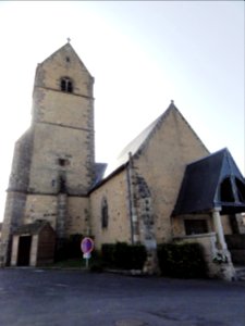 Gesnes-le-Gandelin (Sarthe) église position de la tour par rapport au nef