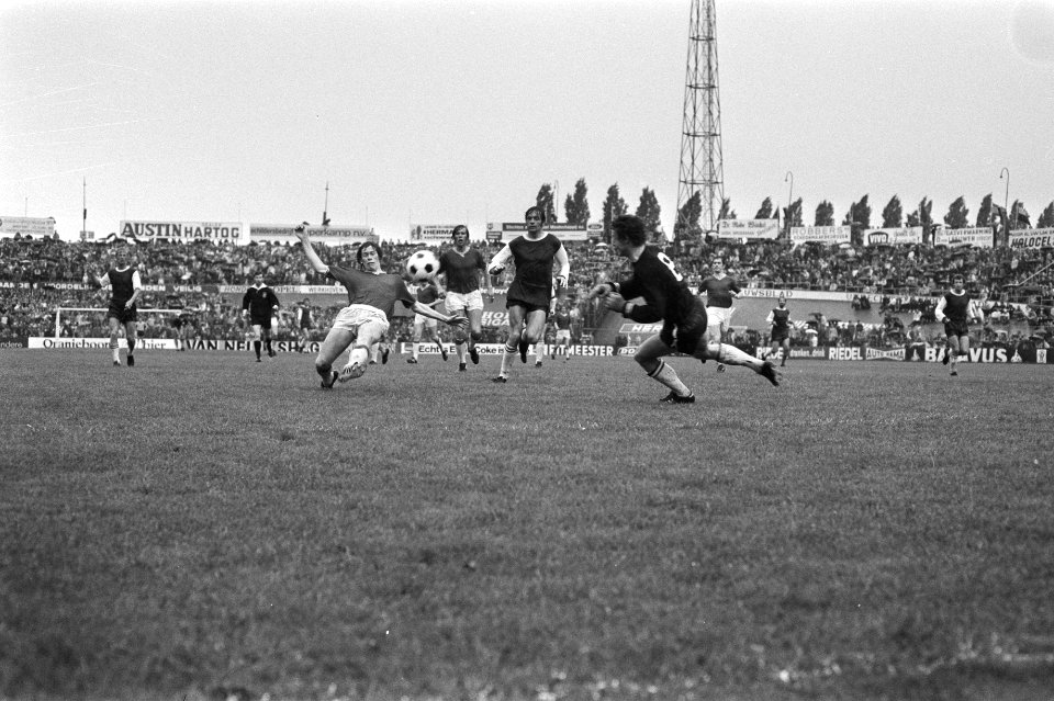 Gerrie Mühren (Ajax) scoort het eerste doelpunt, Bestanddeelnr 924-5813