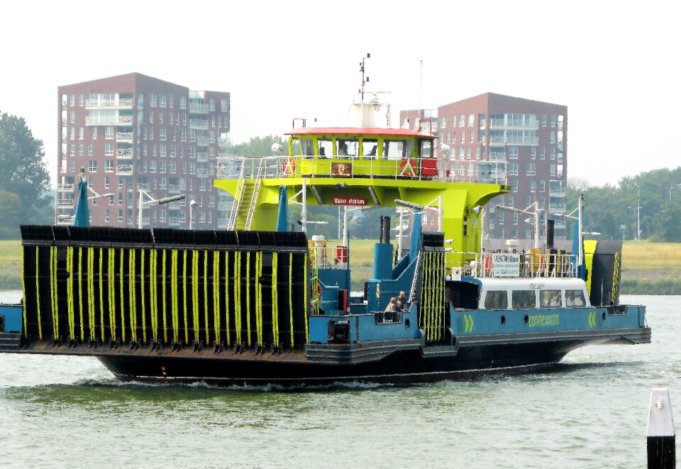 Netherlands crossing vessel