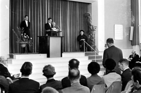 Gerrit van Roon gepromoveerd tot doctor in de letteren aan de VU in het Westduin, Bestanddeelnr 920-1095
