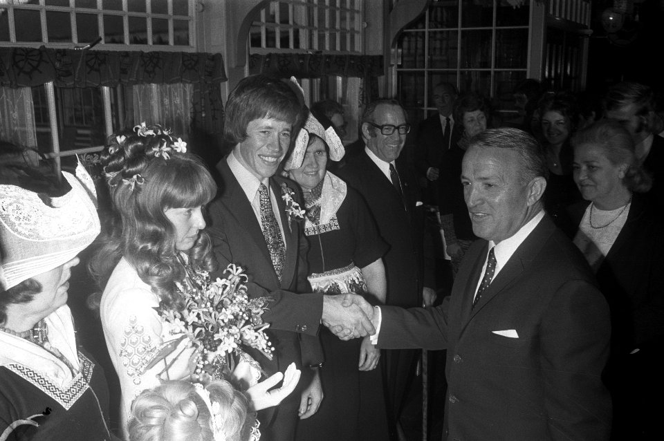 Gerrie Mühren (Ajax) trouwt in kerk met Grietje Mooyer Volendam, Bestanddeelnr 925-1211