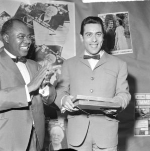 Gert Timmerman ontvangt gouden en diamanten plaat, Louis Armstrong en Gert Timme, Bestanddeelnr 917-8178