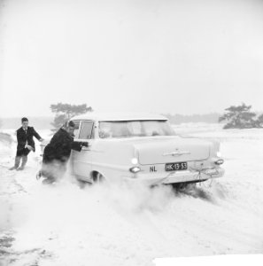Ingesneeuwde autos, Bestanddeelnr 914-6688