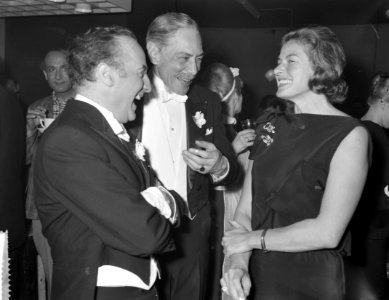 Ingrid Bergmann bezoekt voorstelling My fair Lady . Wim Sonneveld , P. Storm e, Bestanddeelnr 912-2265