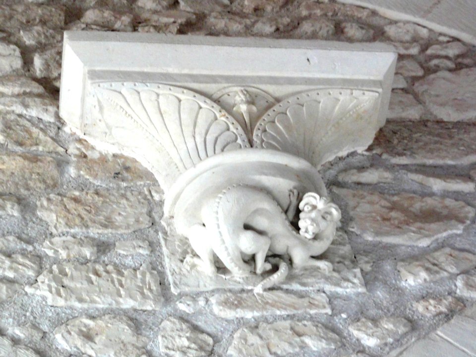 Ingrandes-sur-Vienne (Vienne) église, modillon 1