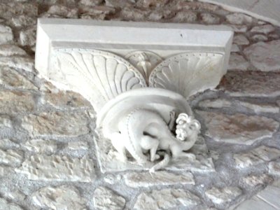 Ingrandes-sur-Vienne (Vienne) église, modillon 1