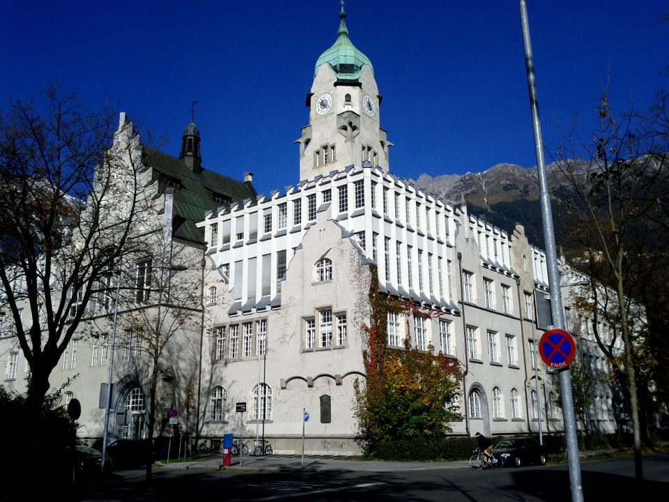Innsbruck-Karl-Schoenherrstr2