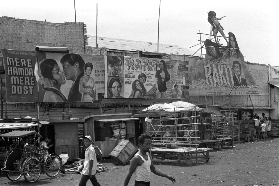 Indonesie, Djakarta, reclameborden voor film of iets dergelijk, Bestanddeelnr 924-8599