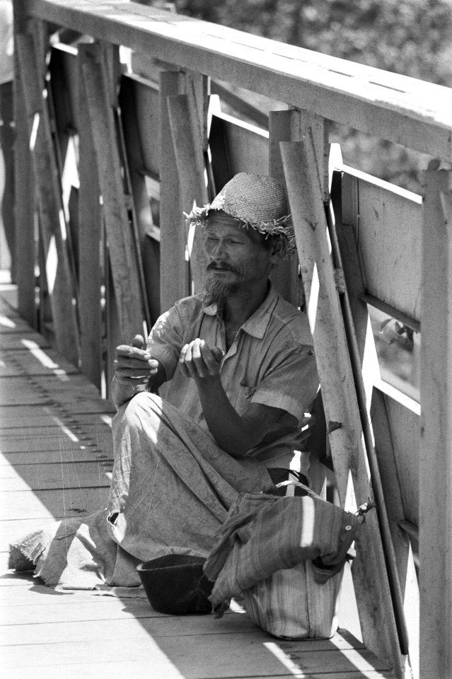 Indonesie, Djakarta, oude huisjes met mensen, Bestanddeelnr 924-8360