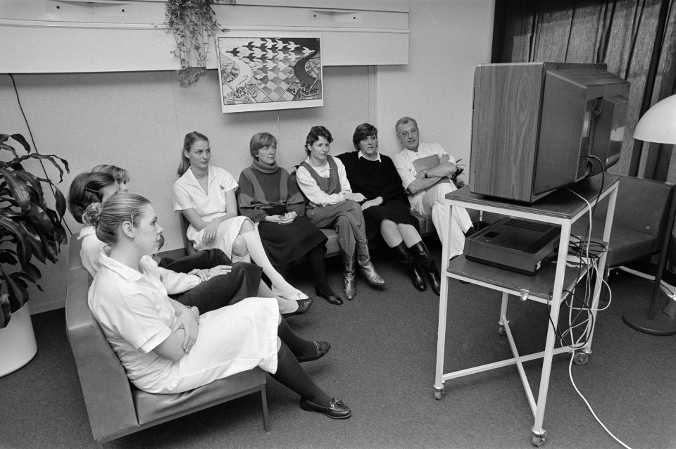 Informatie Kamer voor patienten in Elisabeth's Gasthuis in Haarlem patienten ku, Bestanddeelnr 933-2213