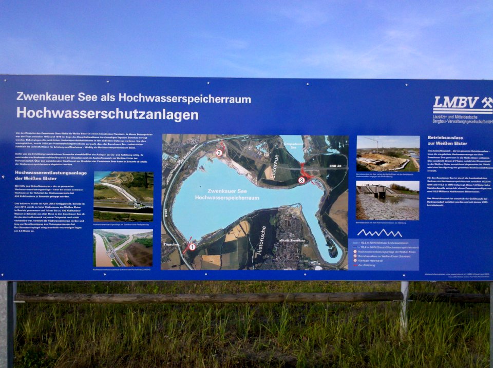Informationstafel über den Zwenkauer See als Hochwasserspeicherraum im Juni 2016