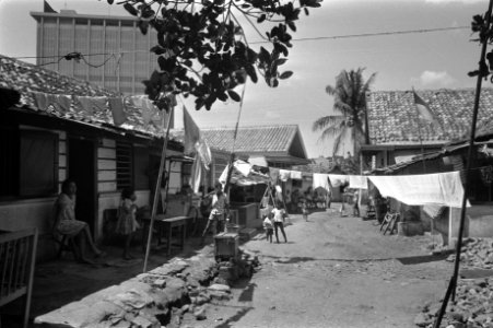 Indonesie, Djakarta, oude huisjes met mensen, Bestanddeelnr 924-8363