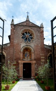 Ingresso della Chiesa di San Zeno in Oratorio