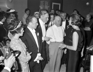 Ingrid Bergmann bezoekt voorstelling My fair Lady . Margriet de Groot , Sonnev, Bestanddeelnr 912-2259
