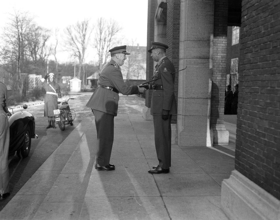 Ingenieur Staf ontvangt Luitenant Generaal Sir Dudley Ward Inspectie erewacht e, Bestanddeelnr 908-2477 photo