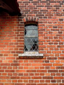 Kirche Köpnick -Südfassade Fenster rechts des Hauptportals- im August 2020