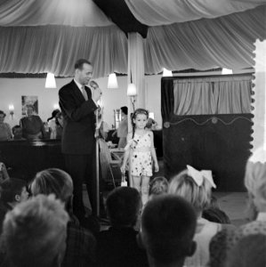 Kindermodeshow Fa Nooy Zandvoort, Bestanddeelnr 908-8610