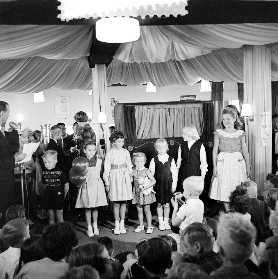 Kindermodeshow Fa Nooy Zandvoort, Bestanddeelnr 908-8617