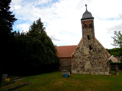 Kirche Reinsdorf -Westansicht mit Nordflügel bildlinks- August 2020b