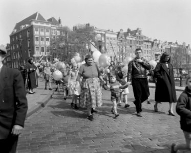 Kinderoptocht opening feestweek Oude binnenstad, Bestanddeelnr 908-5328