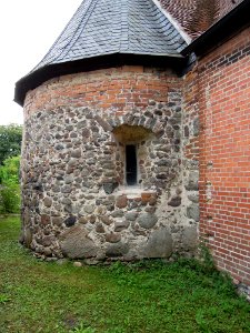 Kirche Reinsdorf -Ostschluss bzw Apsis von Nord mit Nordflügel bildrechts- August 2020