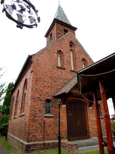 Kirche Köpnick -Südwestansicht Nah Hochkant- im August 2020