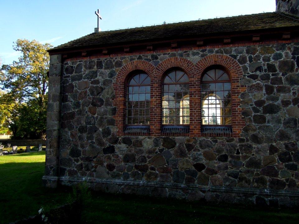 Kirche Klebitz -Nordfassade aus Nordwest mit Saalfenstern- Anfang Oktober 2020