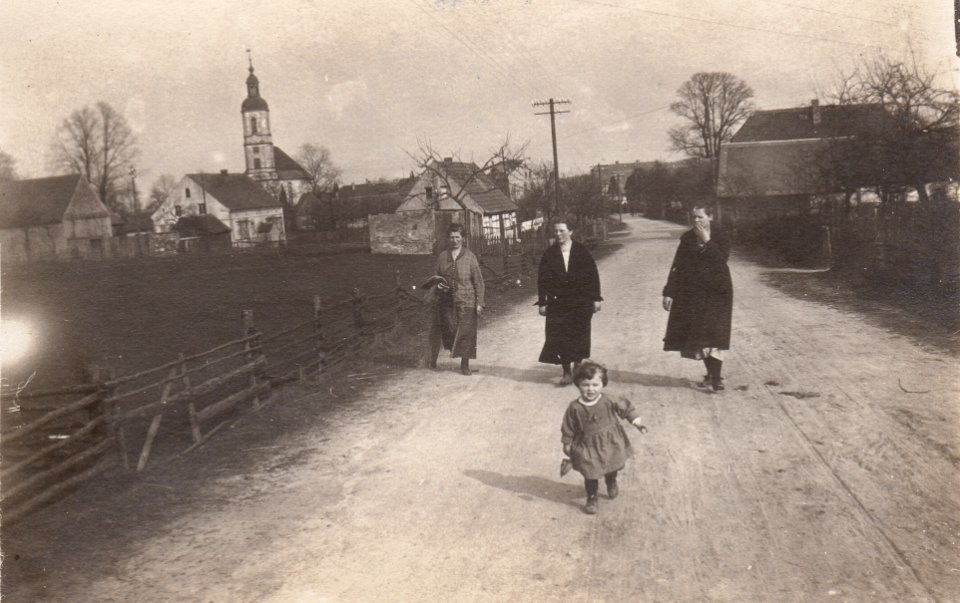 Kirche Oßling um 1925