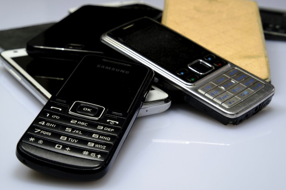 Communication contact screen