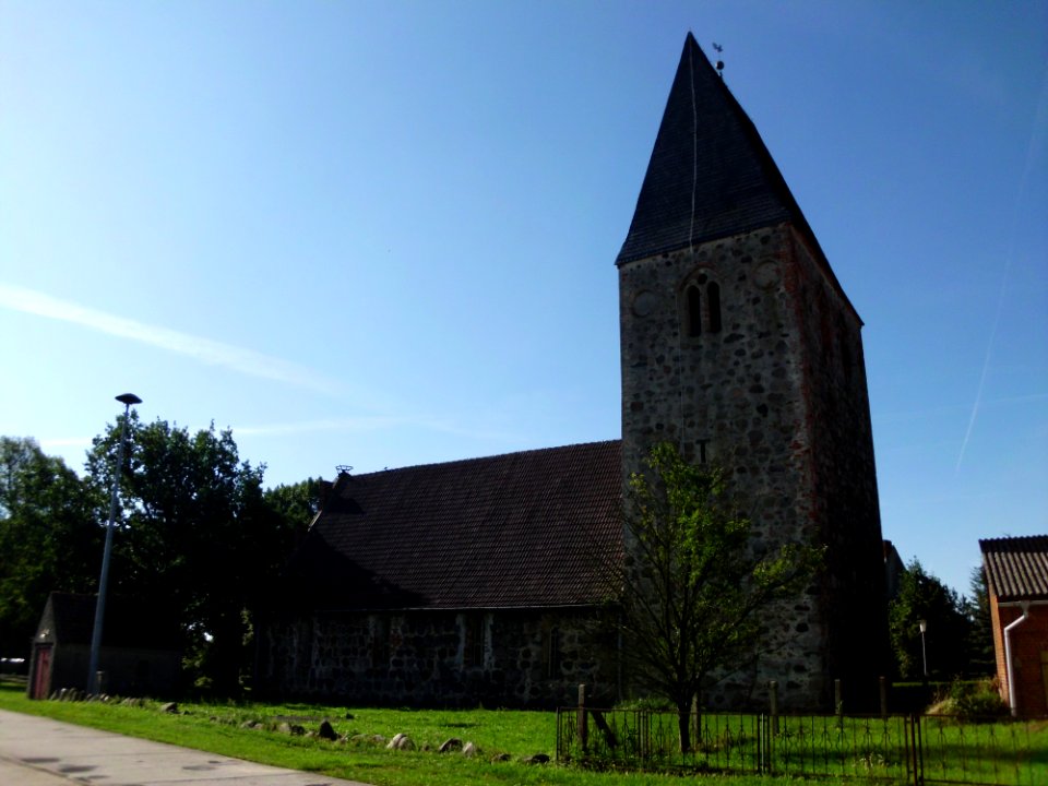 Kirche suekow 2