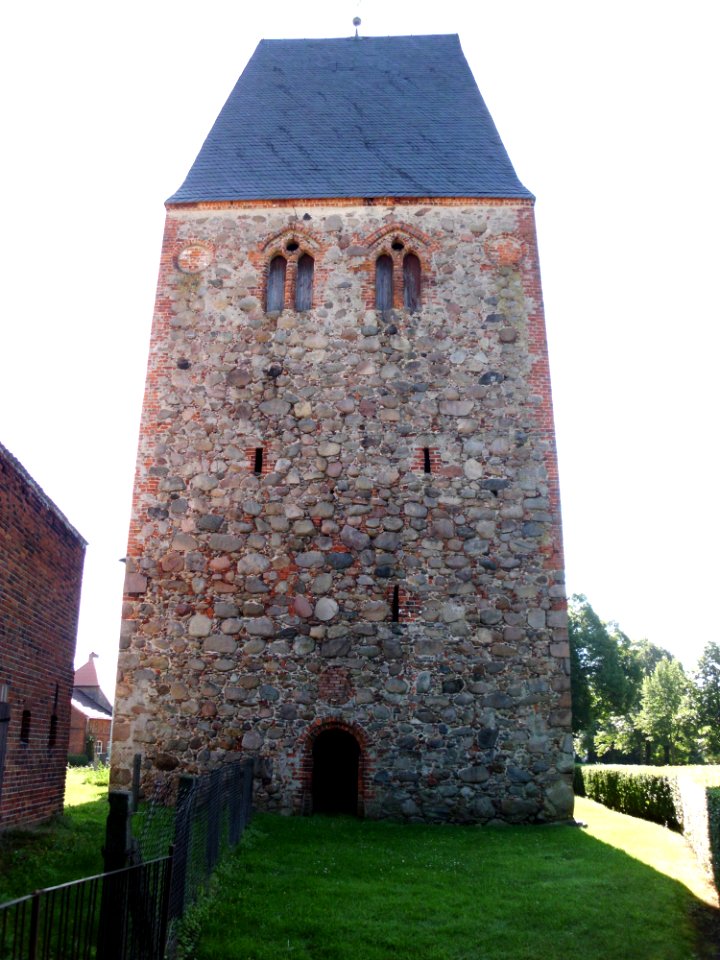 Kirche suekow 8