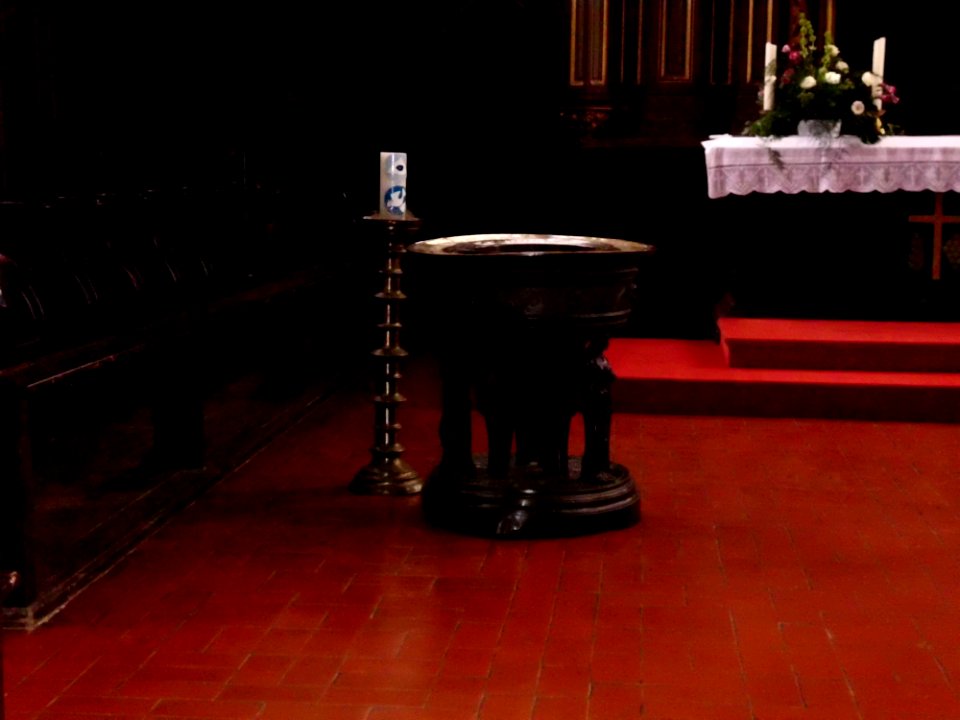Kirche Taufbecken