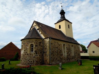 Kirche in Naundorf bei Seyda -Dreiviertelsicht aus Nordost- im August 2020a