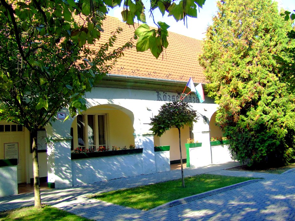 Kiskunlacháza town hall