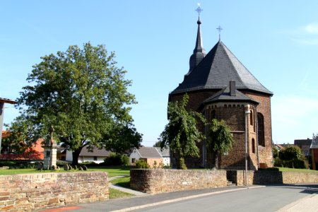 Kirche St. Walburga in Gelsdorf, Gemeinde Grafschaft, Westseite (2)