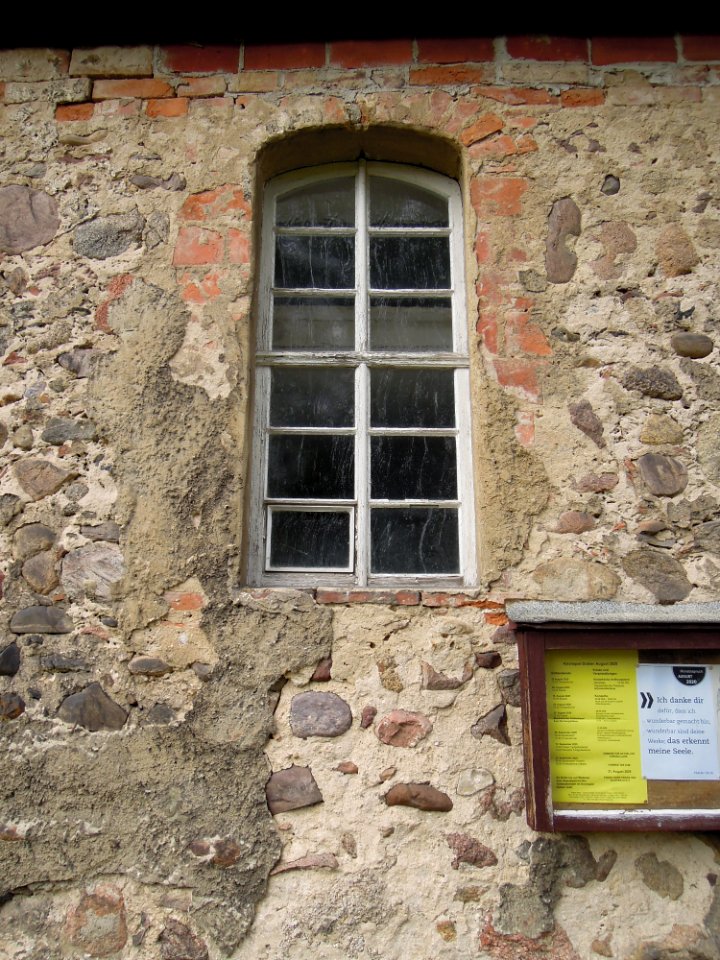 Kirche Reinsdorf -Südfassade Saalfenster westseitig- August 2020