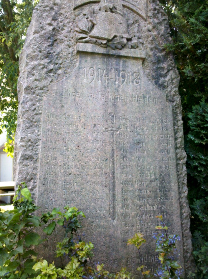 Kirche Krina -Weltkrieg 1914-1918 Gefallenendenkmal- im Juli 2020