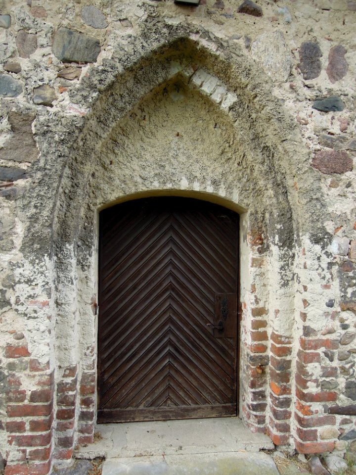 Kirche Reinsdorf -Südportal im Detail- August 2020