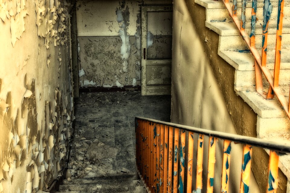 Gradually door stair step
