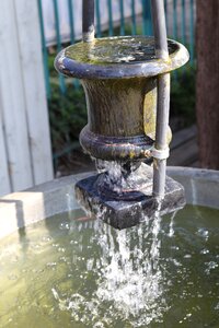 Fountain liquid well